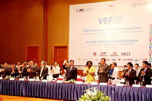 Вьетнамский бизнес-форум 2014 создает деловое доверие в новой обстановке - ảnh 2